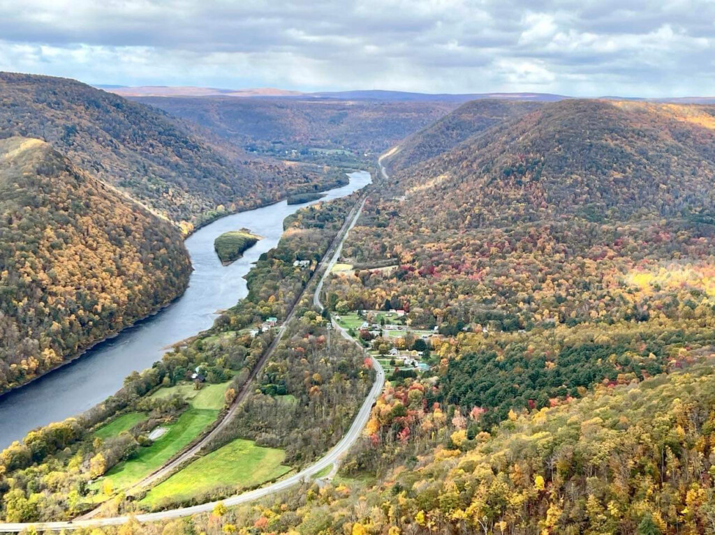 Scenic overlook shot of the West Branch of the Susquehanna River with fall foliage